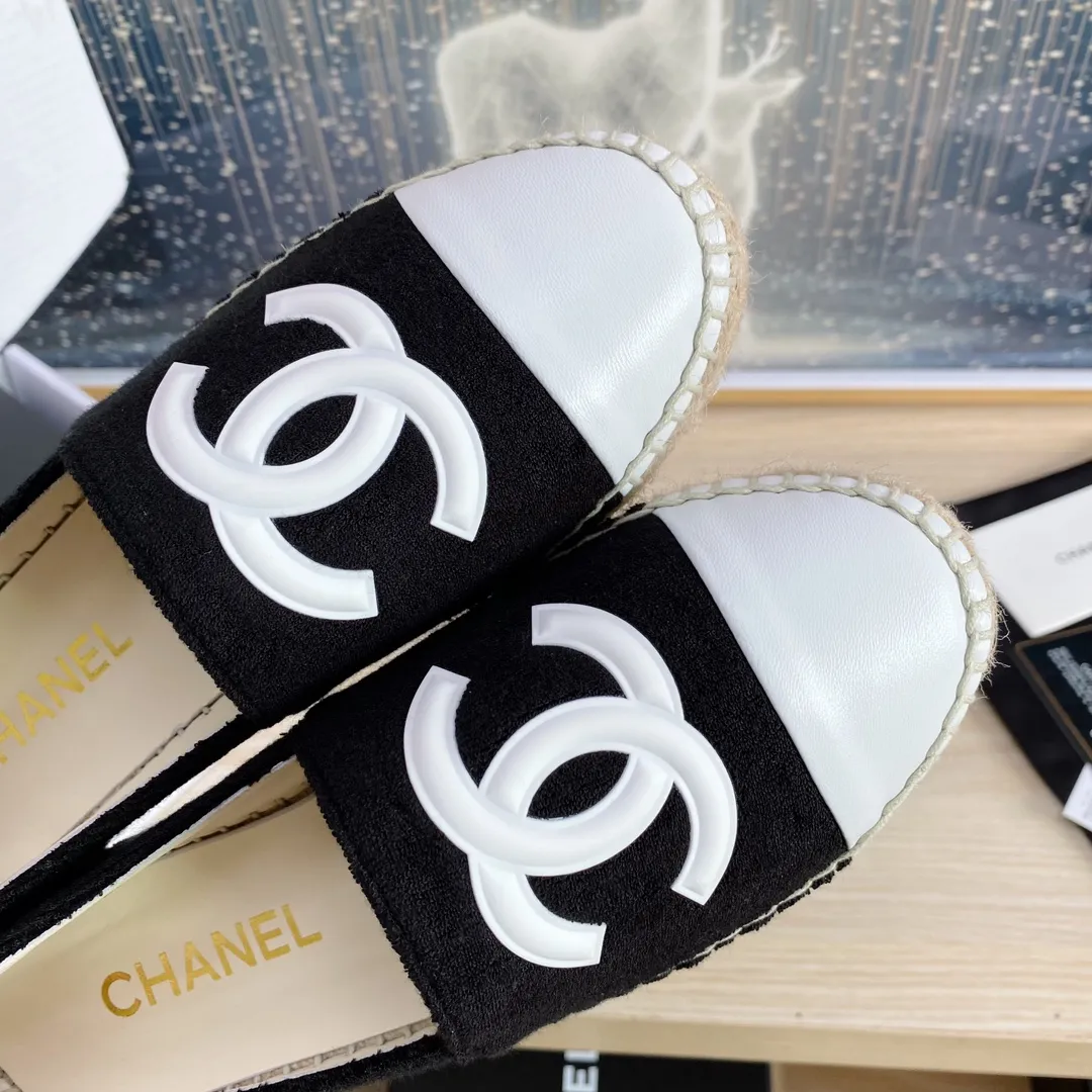 👟👟Ex-factory price 440👟👟 24s new color Chanel ✈️2023s spring and summer new fisherman shoes 😍😍Taikoo Hui purchased three pairs of original development 🐂🐂with purchasing white double-layer outer packaging 🤩Original one-to-one shipment ❗️❗️Code number: 34-42 (34 41 42 customized)